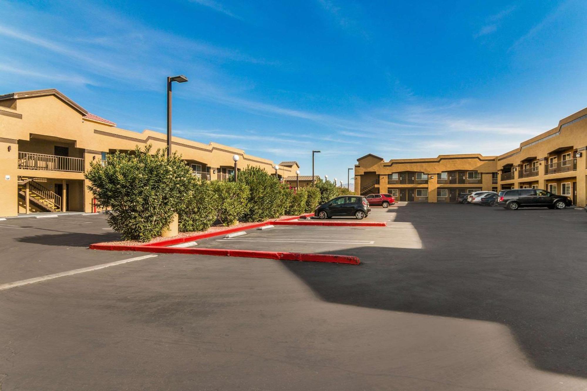 Econo Lodge Hesperia - Victorville I-15 Exteriör bild